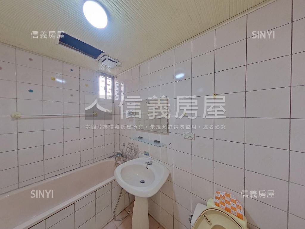 近捷運三面採光華府三房房屋室內格局與周邊環境