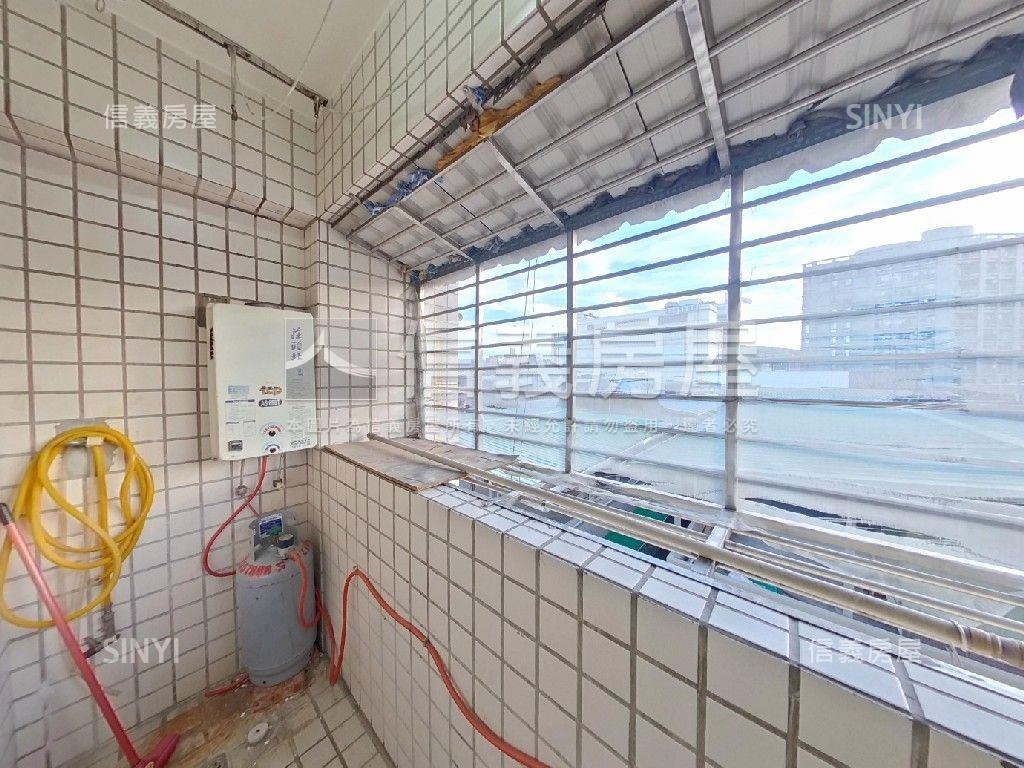 近捷運三面採光華府三房房屋室內格局與周邊環境