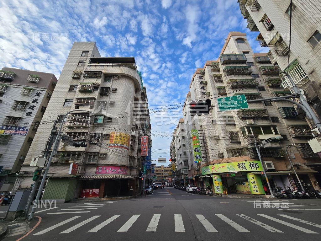近捷運三面採光華府三房房屋室內格局與周邊環境