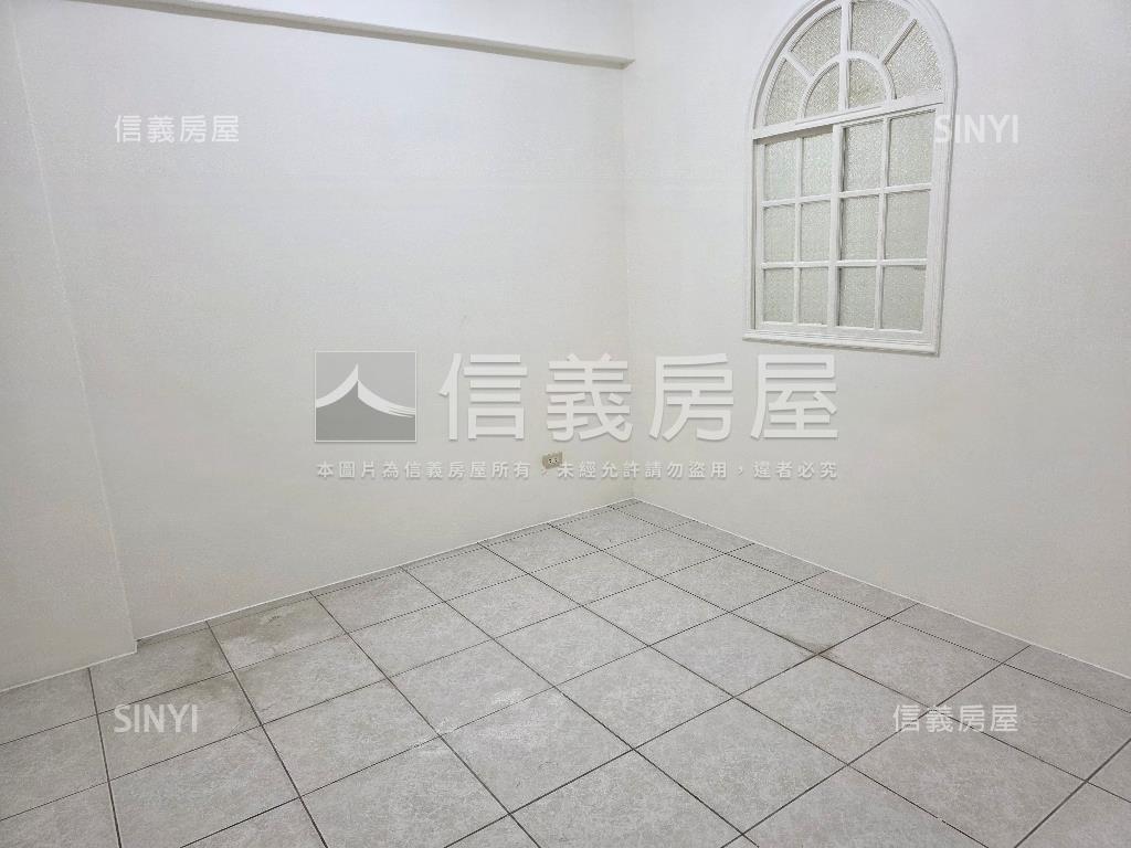 中原電梯大戶附坡平車位房屋室內格局與周邊環境