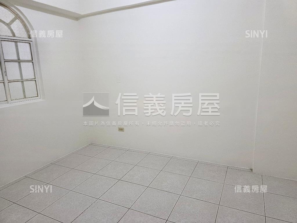 中原電梯大戶附坡平車位房屋室內格局與周邊環境