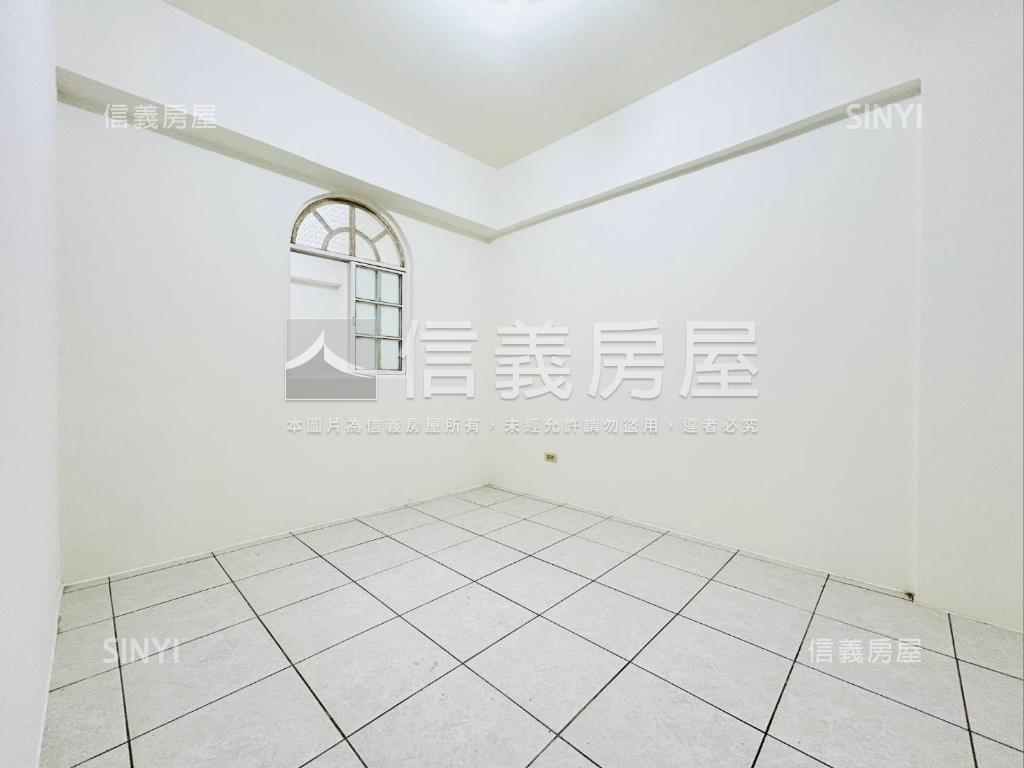 中原電梯大戶附坡平車位房屋室內格局與周邊環境