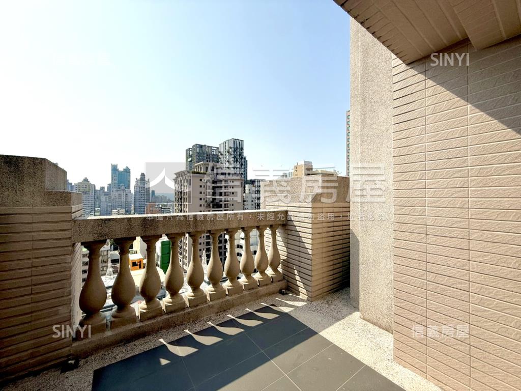 專任－富宇麗緻高樓露臺戶房屋室內格局與周邊環境