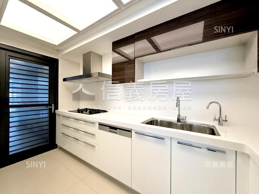 專任－富宇麗緻高樓露臺戶房屋室內格局與周邊環境