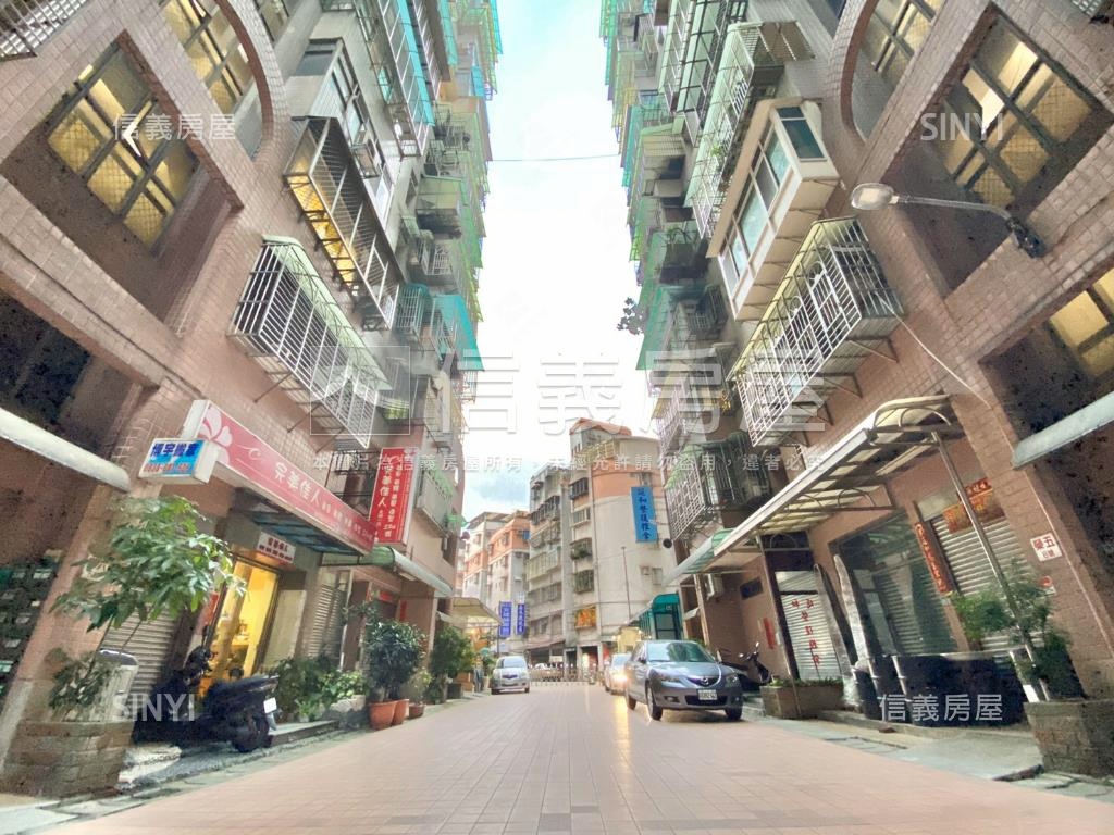 挑高面寬稀有一樓店辦房屋室內格局與周邊環境