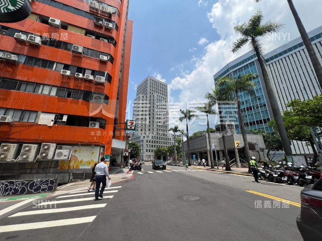 稀！忠孝新生旁角間大店面房屋室內格局與周邊環境