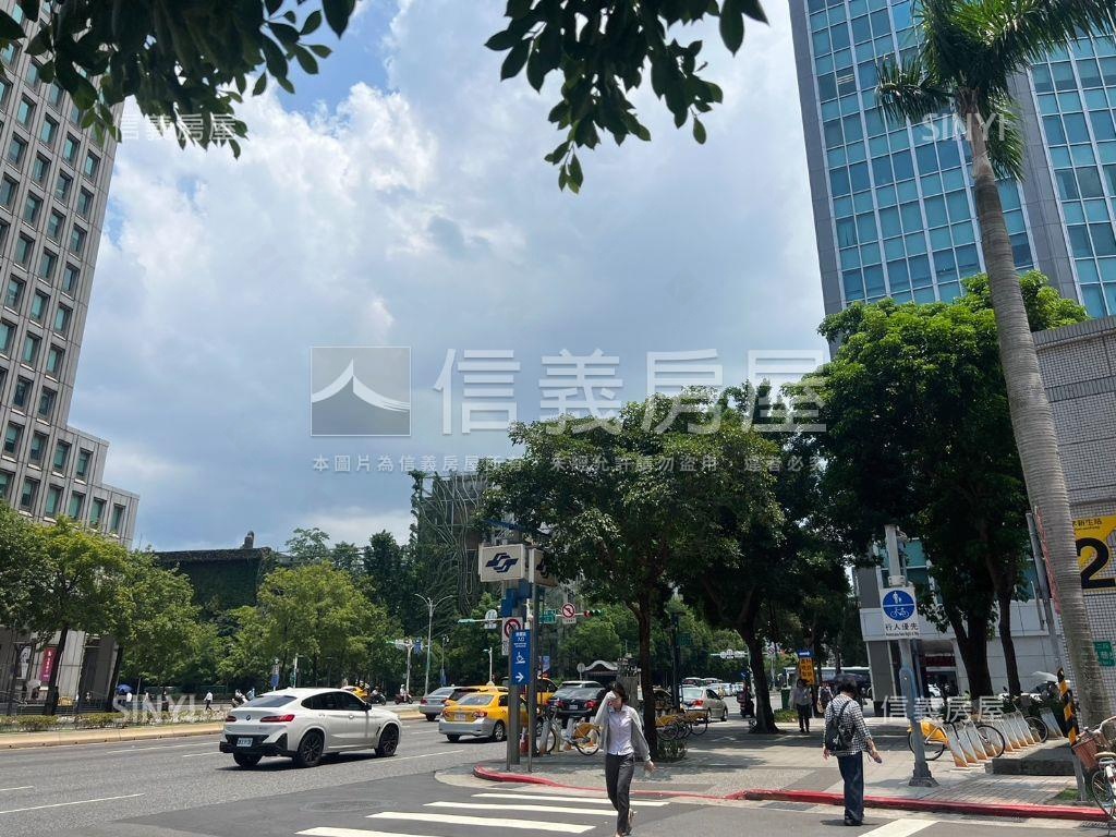 稀！忠孝新生旁角間大店面房屋室內格局與周邊環境