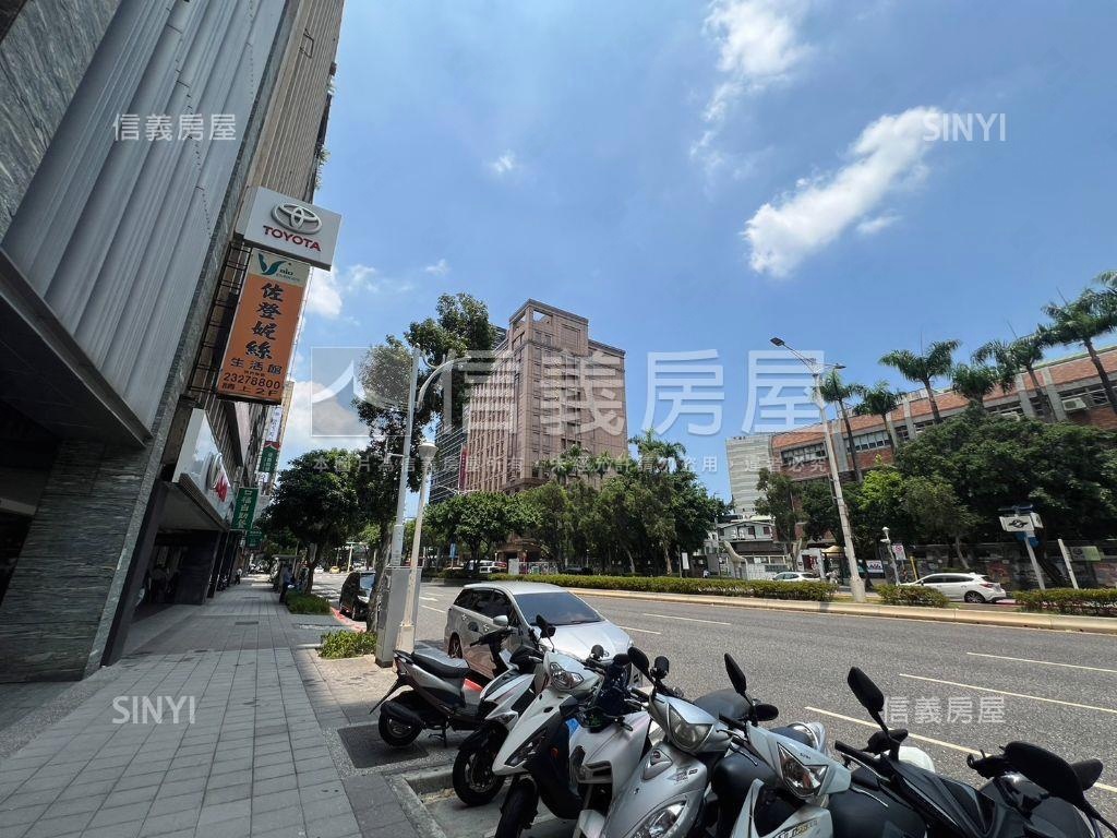 稀！忠孝新生旁角間大店面房屋室內格局與周邊環境
