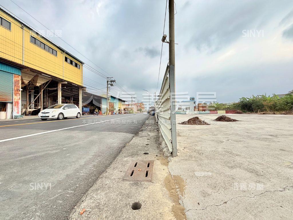 官田臨路約１５米百坪地Ａ房屋室內格局與周邊環境