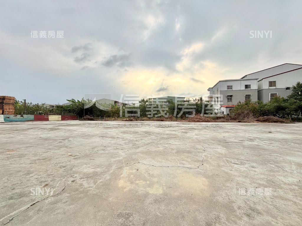 官田臨路約１５米百坪地Ａ房屋室內格局與周邊環境