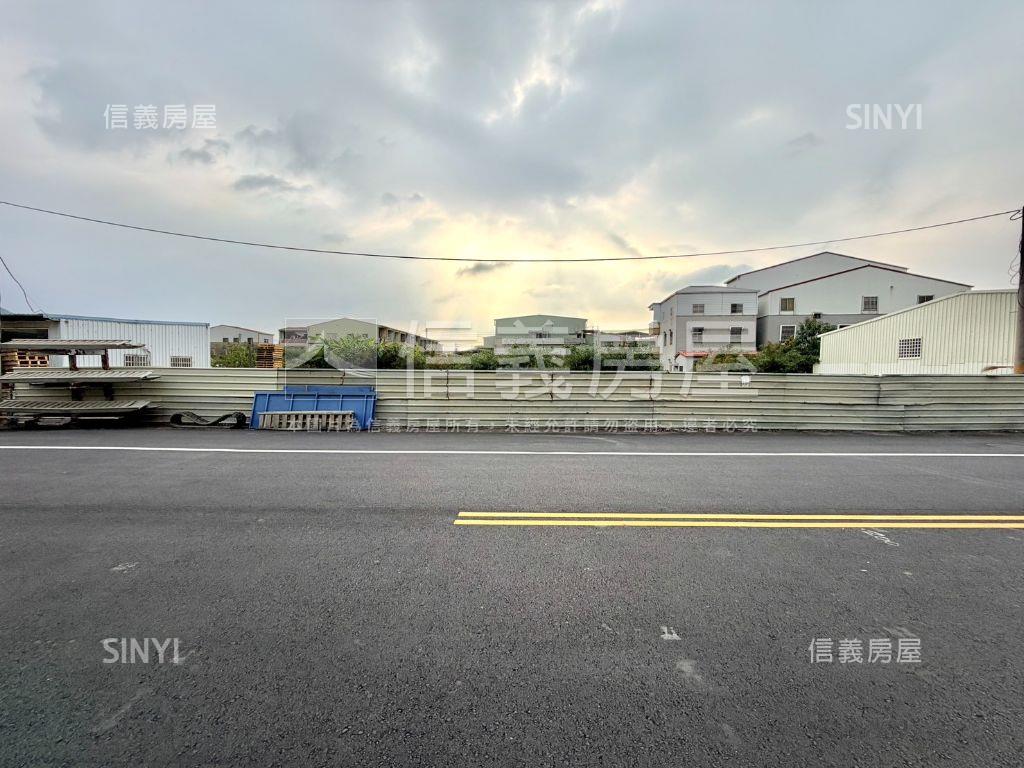 官田臨路約１５米百坪地Ａ房屋室內格局與周邊環境