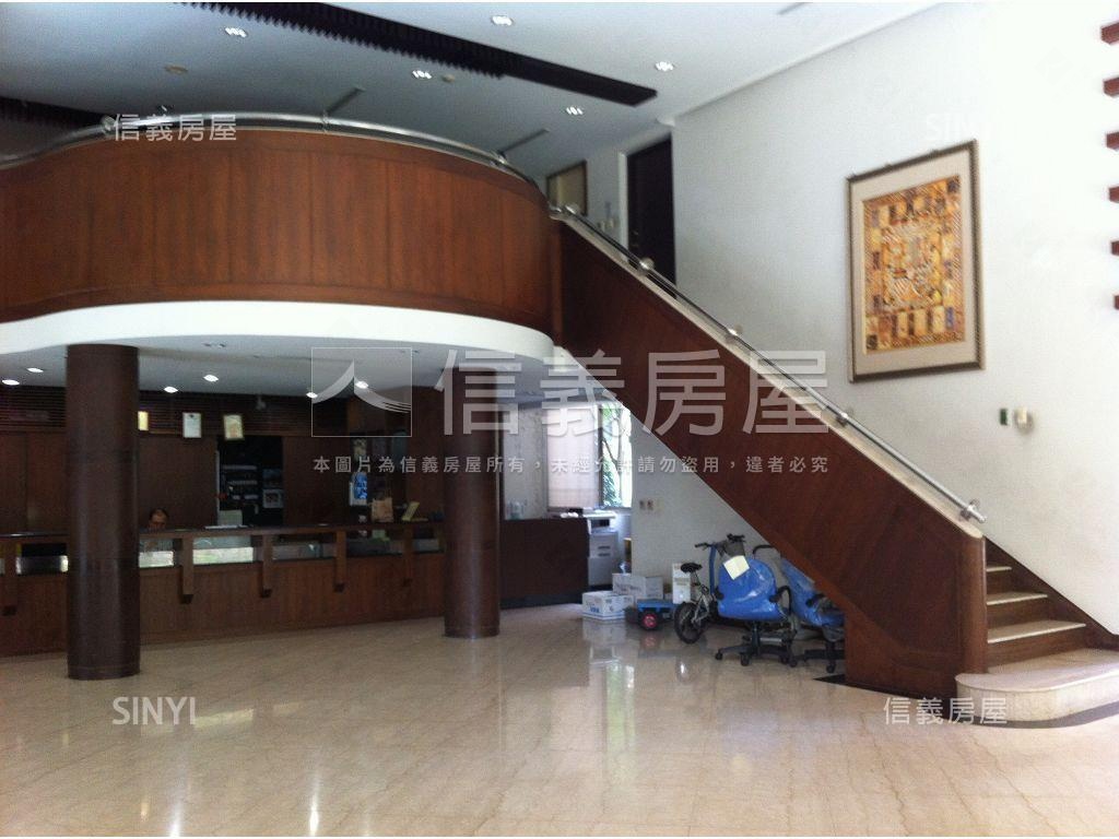 哈佛兩房＋平面車位～讚！房屋室內格局與周邊環境