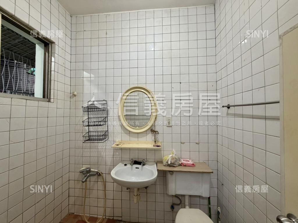 貴興路黃金店面一二樓房屋室內格局與周邊環境