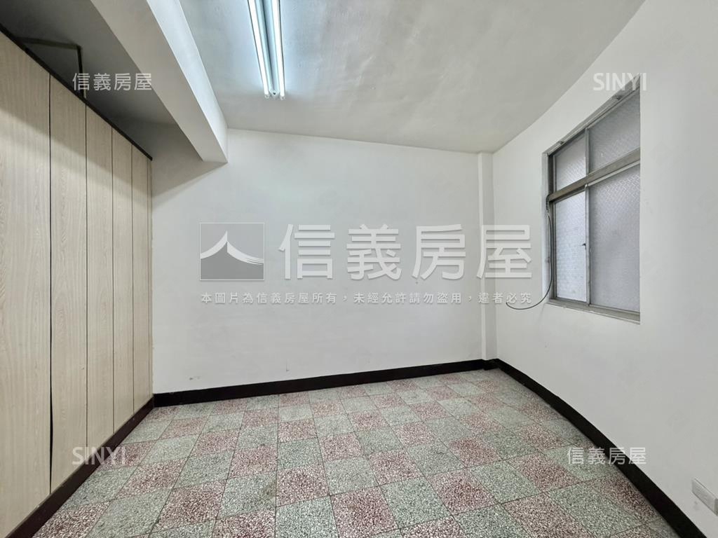 貴興路黃金店面一二樓房屋室內格局與周邊環境