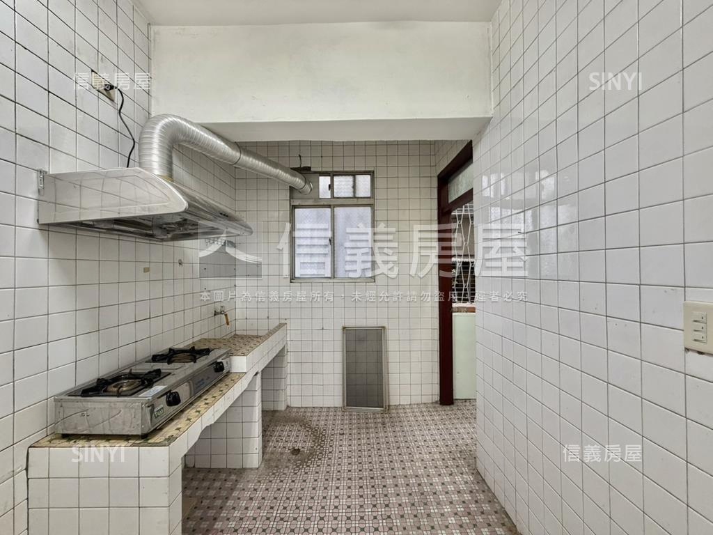 貴興路黃金店面一二樓房屋室內格局與周邊環境