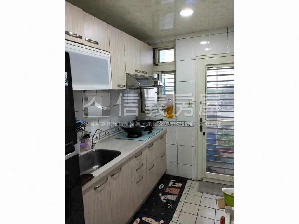 僑中一街方正大三房屋況佳房屋室內格局與周邊環境