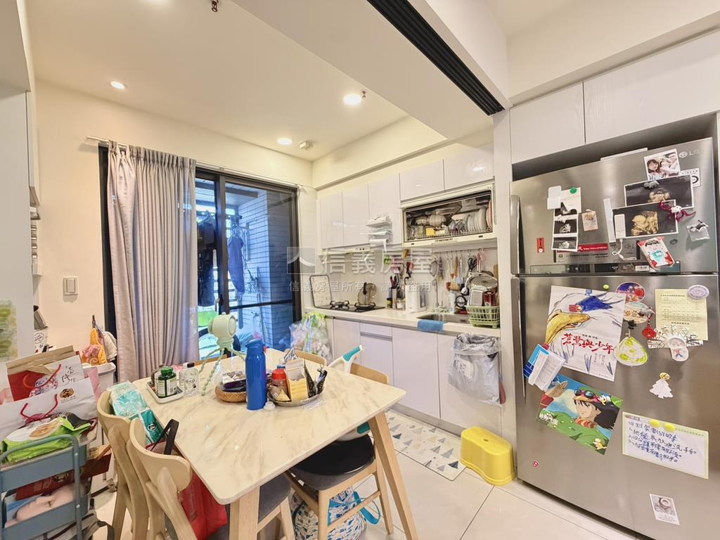 ★捷運首席陽台進出三房房屋室內格局與周邊環境