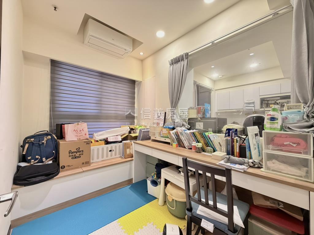 ★捷運首席陽台進出三房房屋室內格局與周邊環境