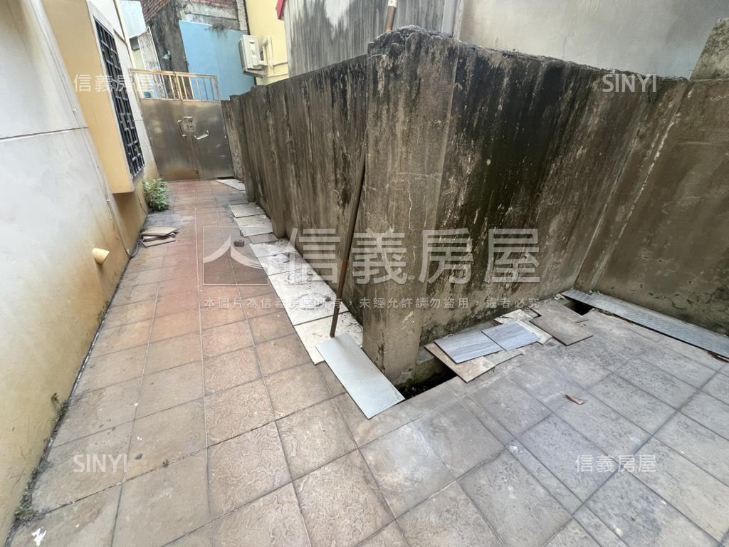 近車站大面寬公寓１＋２Ｆ房屋室內格局與周邊環境