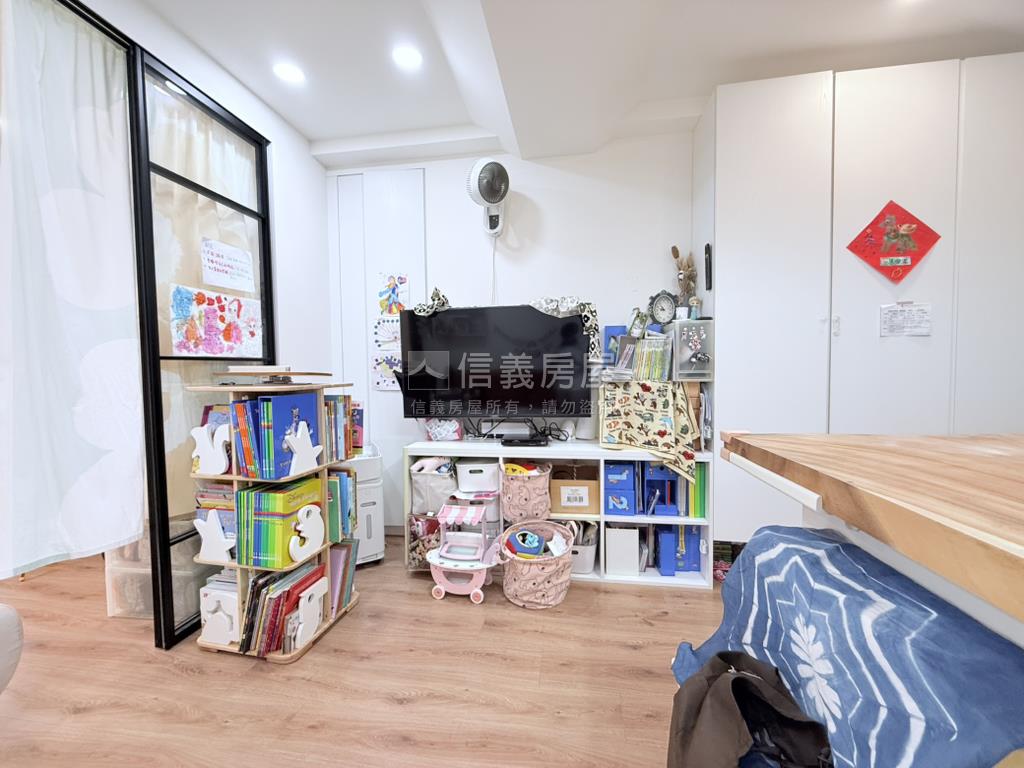 近捷運有陽台質感大套房房屋室內格局與周邊環境