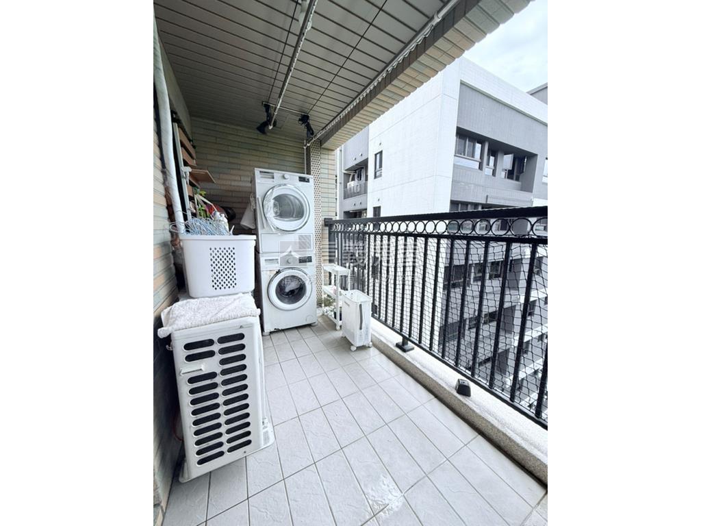 近捷運有陽台質感大套房房屋室內格局與周邊環境