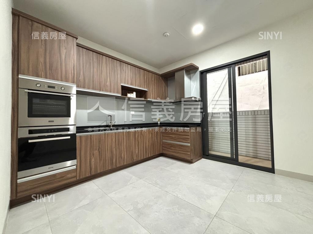 正路ＳＲＣ新落成電梯透天房屋室內格局與周邊環境