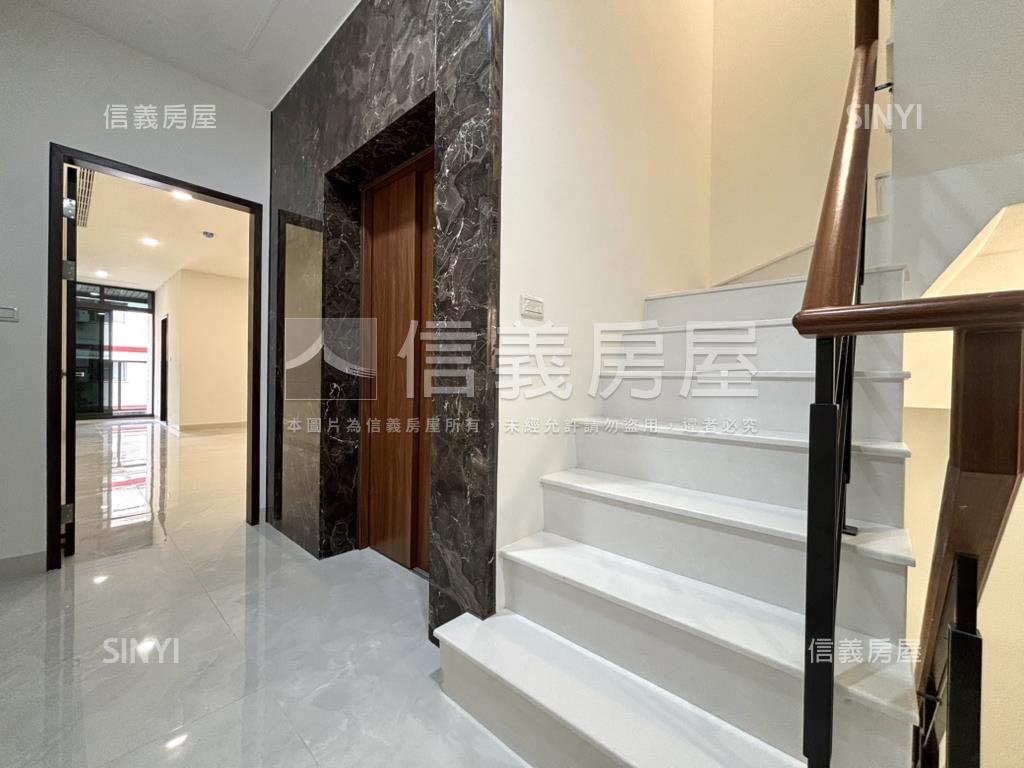 正路ＳＲＣ新落成電梯透天房屋室內格局與周邊環境