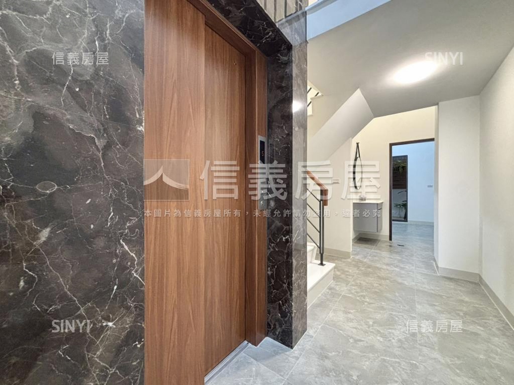 正路ＳＲＣ新落成電梯透天房屋室內格局與周邊環境