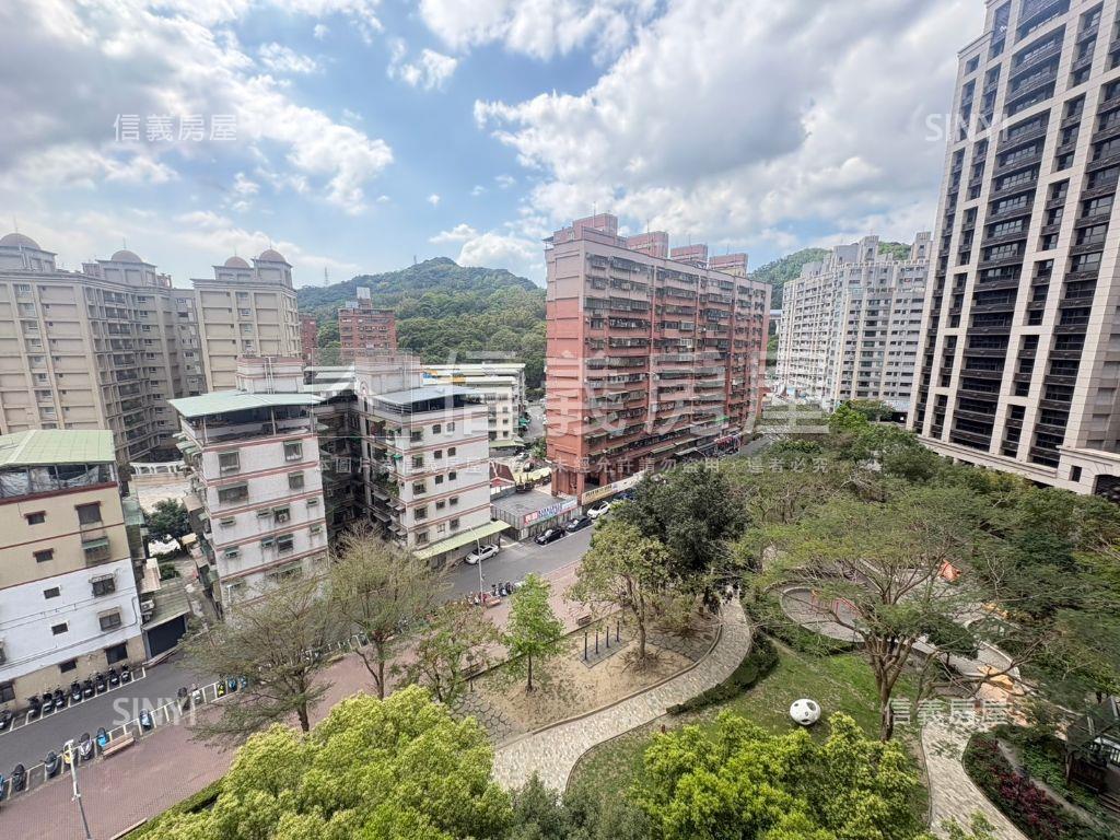 君泰【凰】豪景觀四房車位房屋室內格局與周邊環境