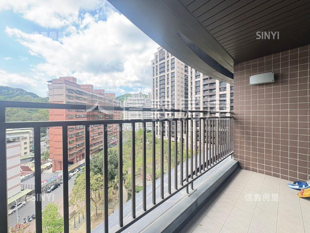 君泰【凰】豪景觀四房車位房屋室內格局與周邊環境