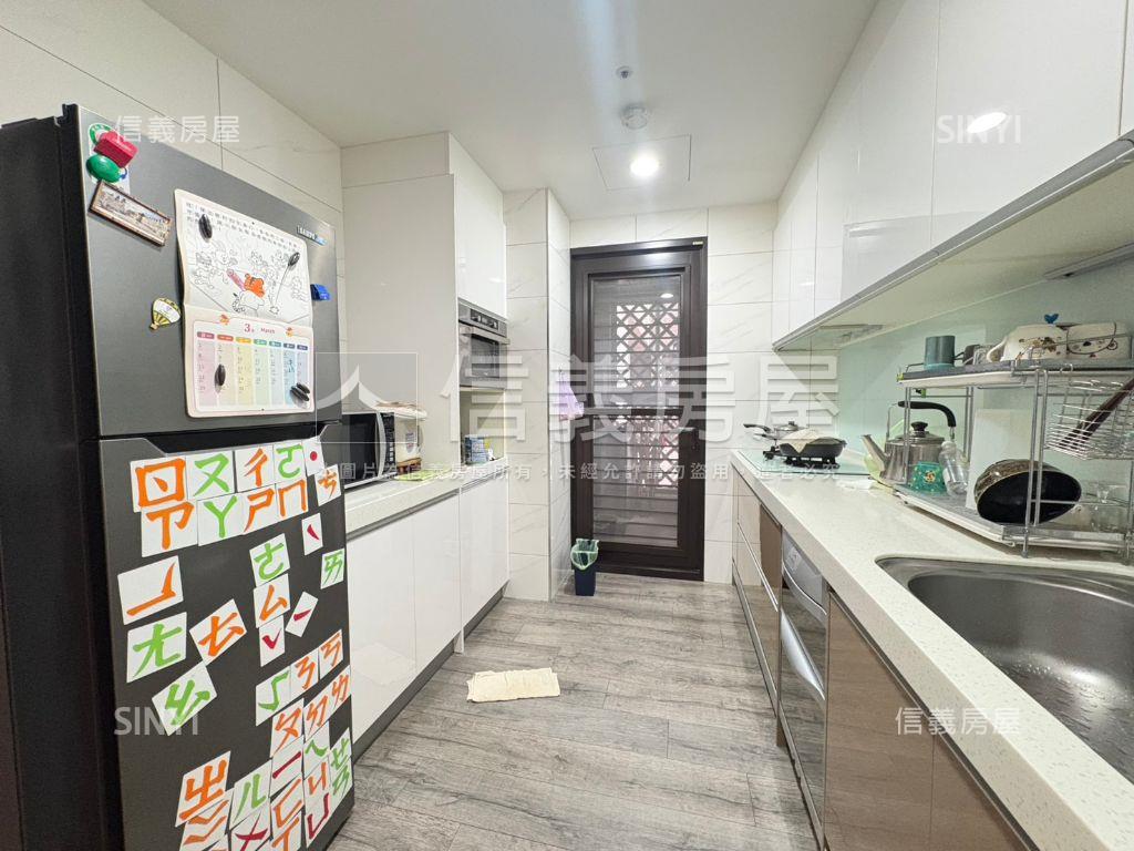 君泰【凰】豪景觀四房車位房屋室內格局與周邊環境