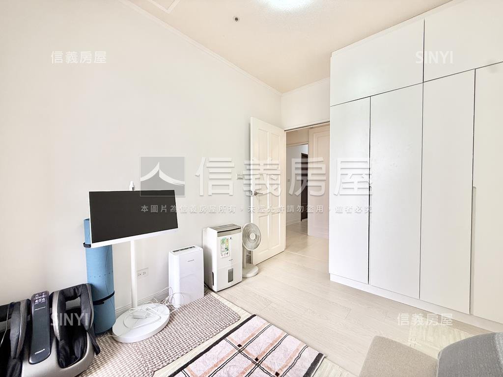 次頂樓溫馨裝潢三房車位房屋室內格局與周邊環境