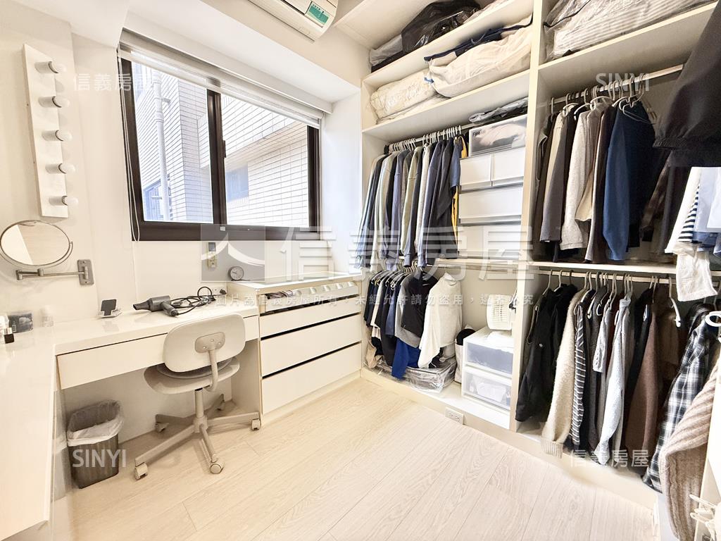 次頂樓溫馨裝潢三房車位房屋室內格局與周邊環境