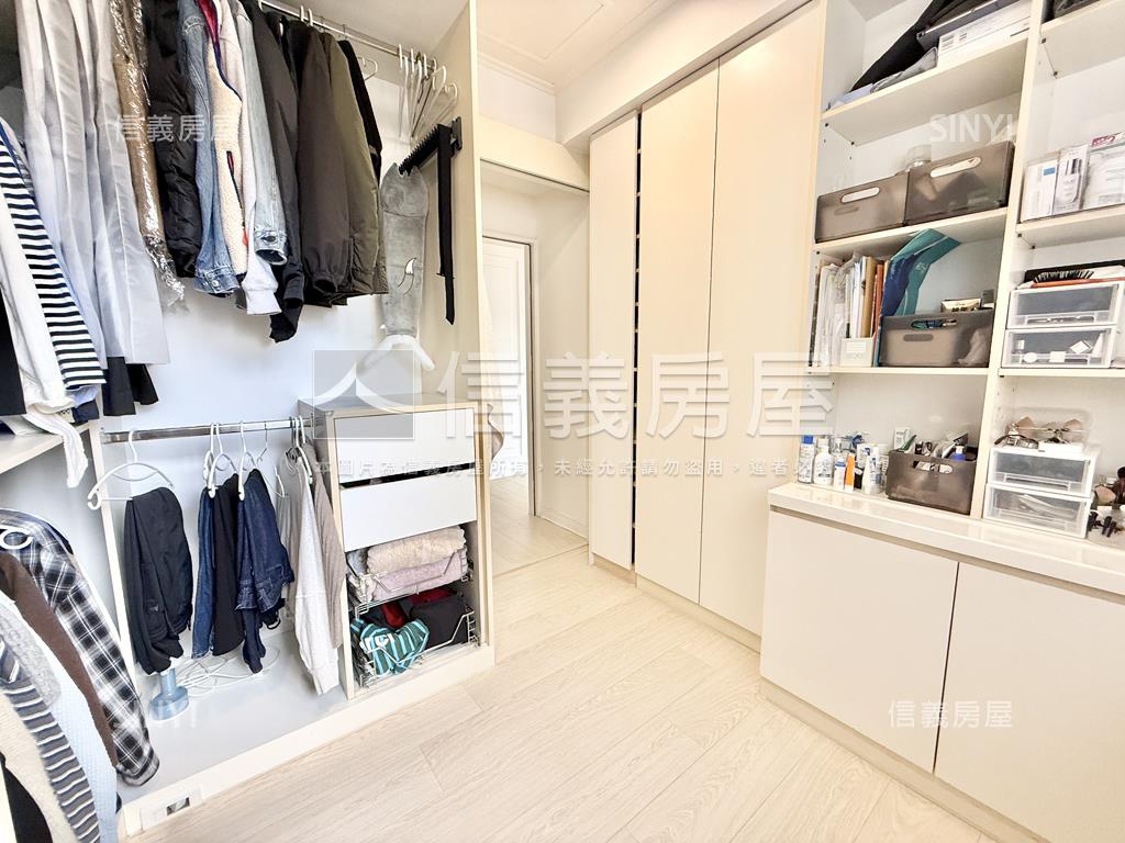 次頂樓溫馨裝潢三房車位房屋室內格局與周邊環境