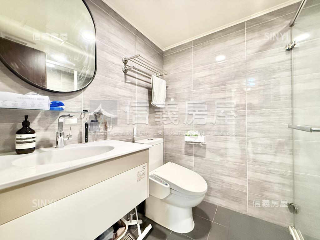 次頂樓溫馨裝潢三房車位房屋室內格局與周邊環境