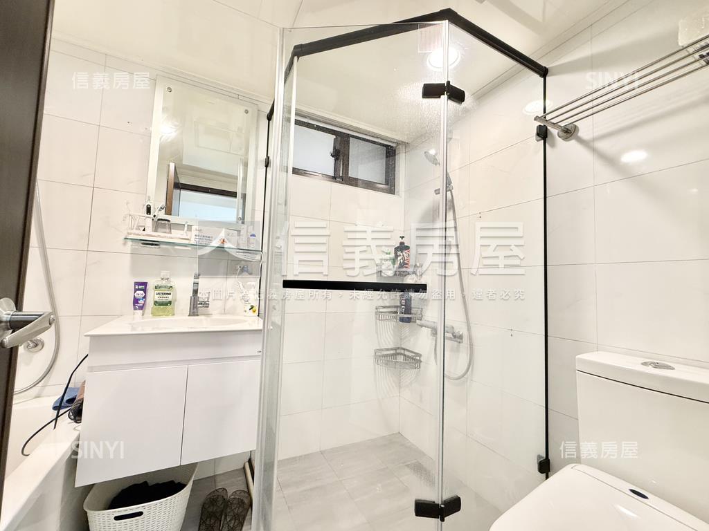 次頂樓溫馨裝潢三房車位房屋室內格局與周邊環境