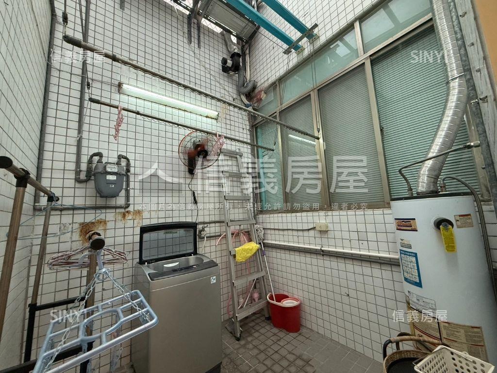 青島稀有挑高４米可營登房屋室內格局與周邊環境
