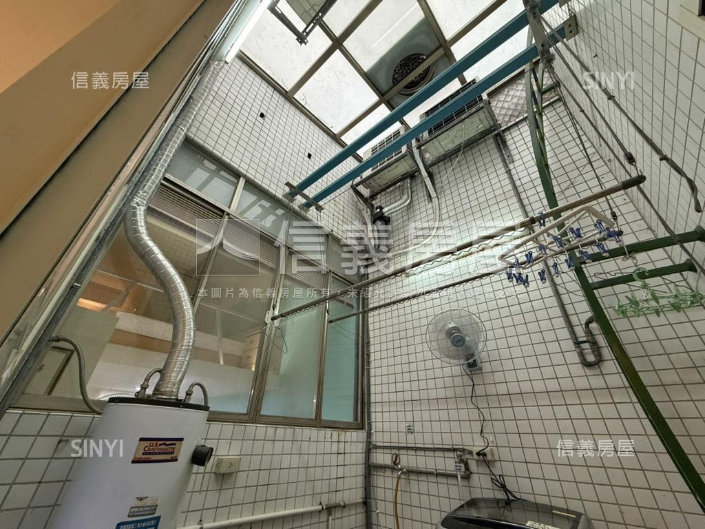 青島稀有挑高４米可營登房屋室內格局與周邊環境