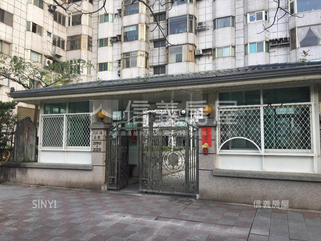 山河大地燙金店面房屋室內格局與周邊環境