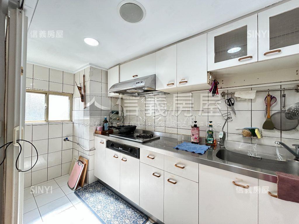 近關渡捷運站優質燙金店面房屋室內格局與周邊環境