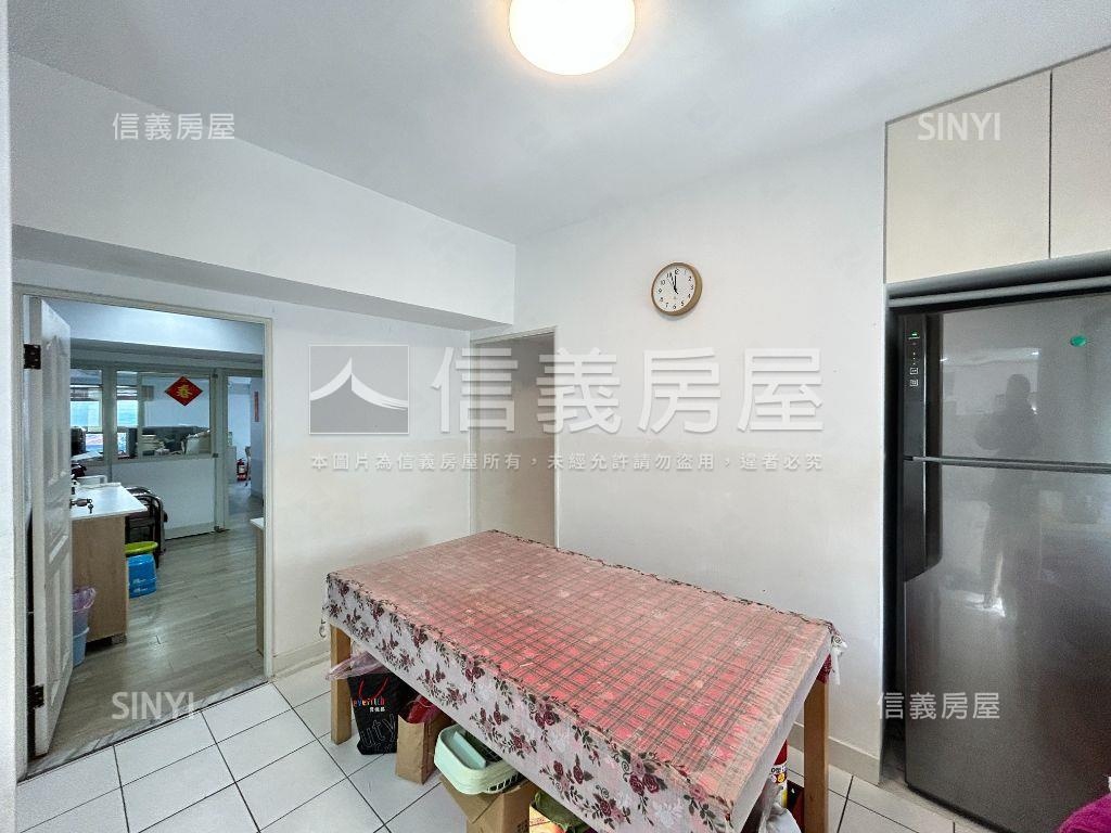 近關渡捷運站優質燙金店面房屋室內格局與周邊環境