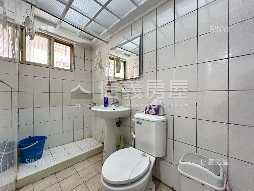 近關渡捷運站優質燙金店面房屋室內格局與周邊環境