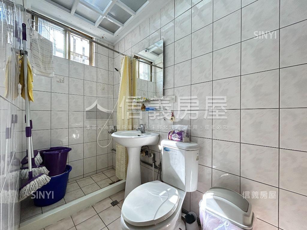 近關渡捷運站優質燙金店面房屋室內格局與周邊環境