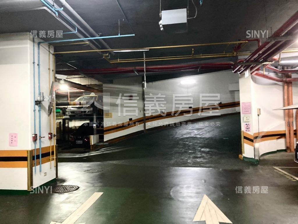 鎮金殿。坡道機械平移車位房屋室內格局與周邊環境
