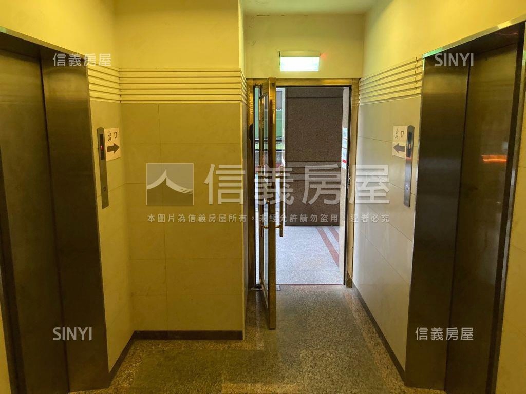 鎮金殿。坡道機械平移車位房屋室內格局與周邊環境
