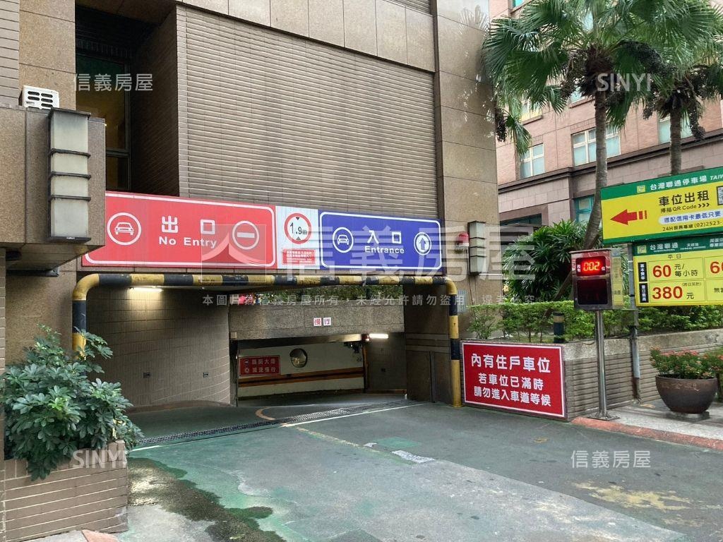 鎮金殿。坡道機械平移車位房屋室內格局與周邊環境