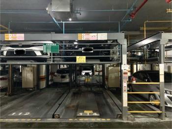 鎮金殿。坡道機械平移車位