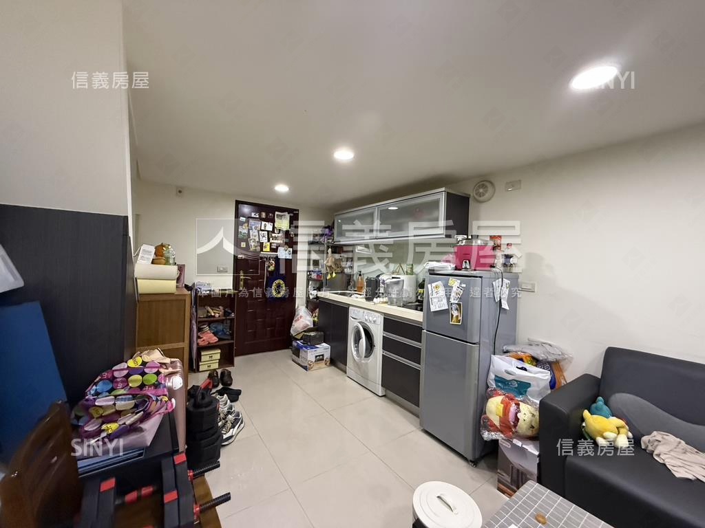 采舍近公園挑高小套房房屋室內格局與周邊環境