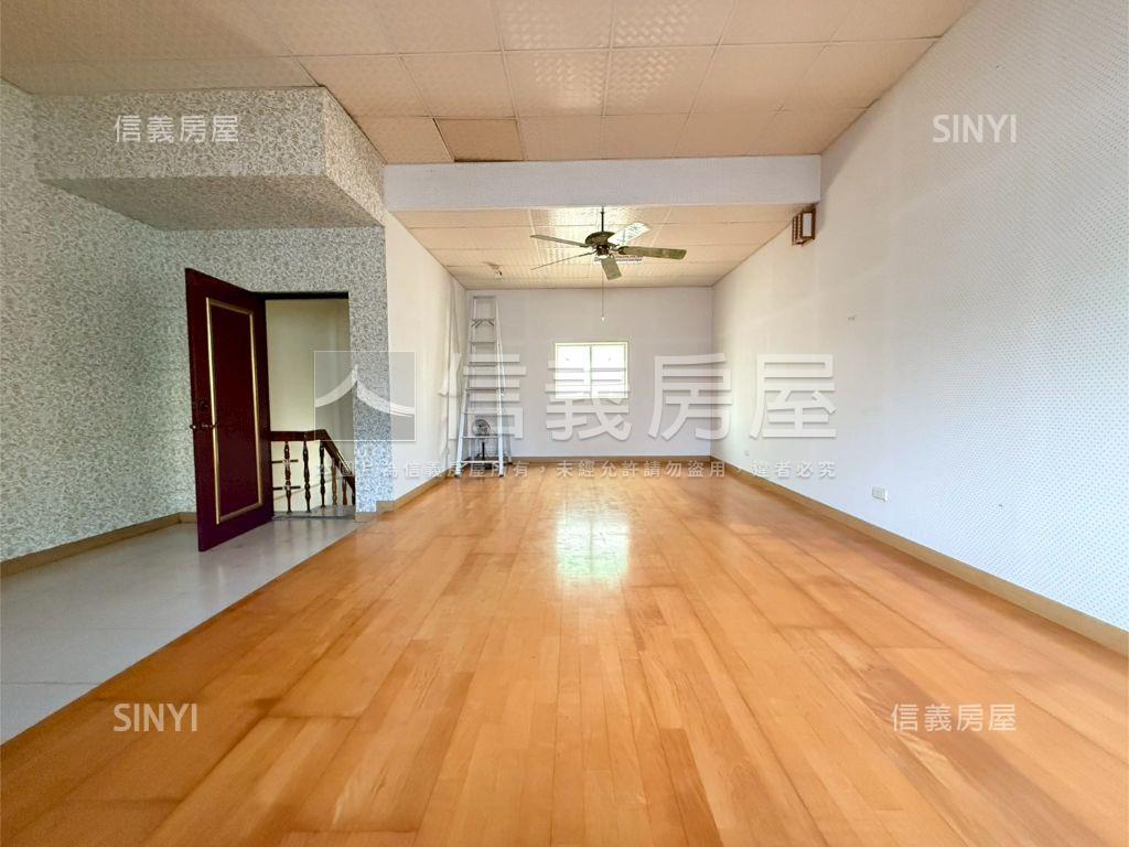 建平面寬車墅朝南舒適房屋室內格局與周邊環境