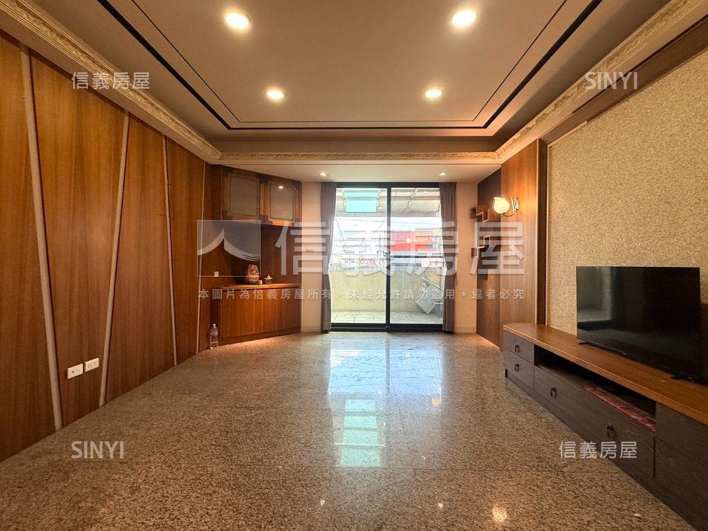 鳳仁路店面住家兩相宜透天房屋室內格局與周邊環境